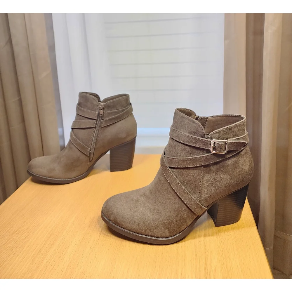 Style & Co Buckle Criss Cross Strap Boots Booties SZ 9 M Grey Gray Dark Taupe